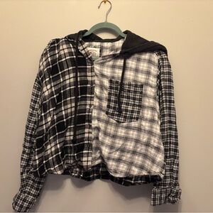 Plaid cropped hooded shirt